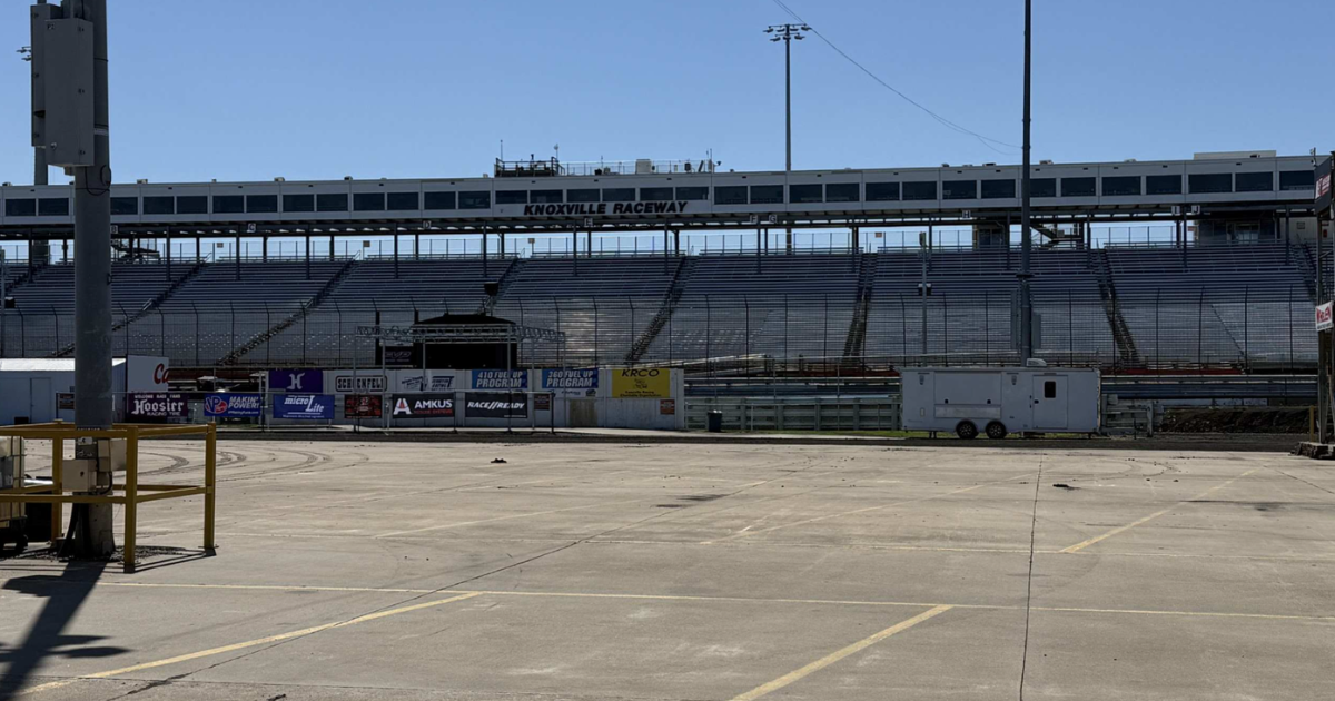 World of Outlaws Sprint Cars event atmosphere at Knoxville Raceway