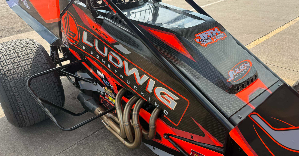 Logan Julien competing with a Five Star Sprint Car body at Knoxville Raceway