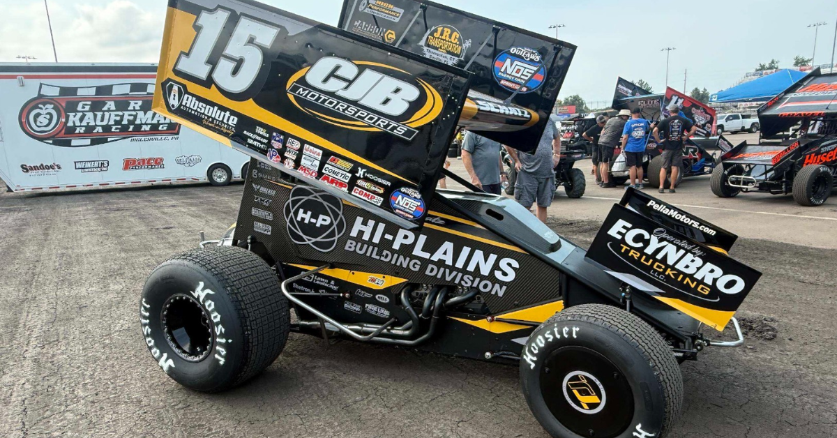 Donny Schatz competing with a Five Star Sprint Car body at the Knoxville Nationals