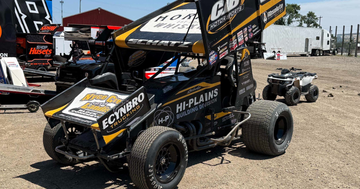 Donny Schatz sprint car featuring a Five Star body at Wilmot Raceway