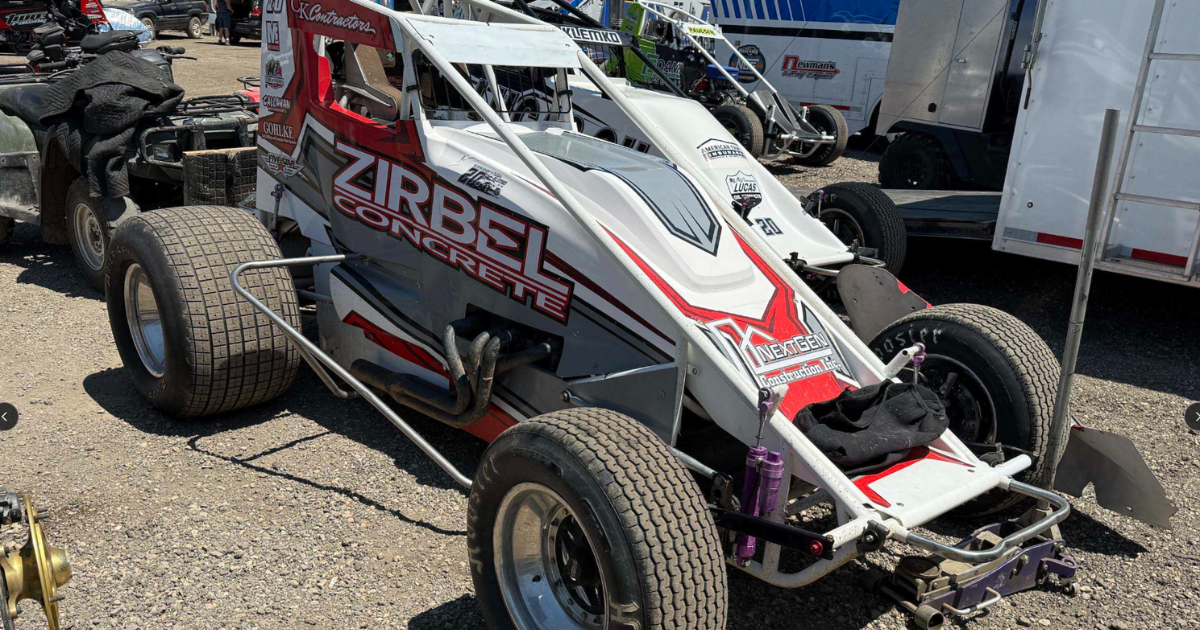 WingLESS Sprint Car featuring a Five Star body at Wilmot Raceway